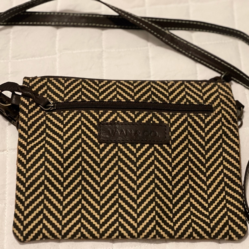 VAAN & CO. Crossbody NWT. Brown and tan with soft leather back.